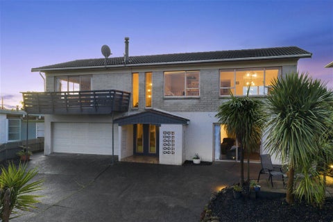 25 Cyclarama Crescent, Massey, Auckland