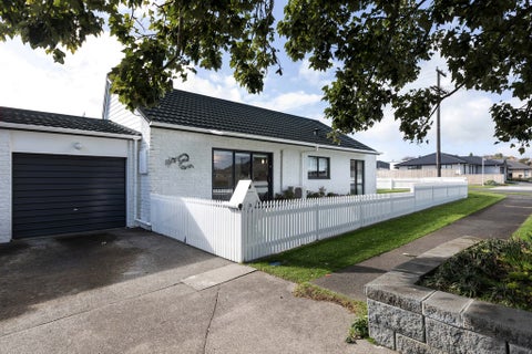 2 Magnolia Drive, Westown, New Plymouth