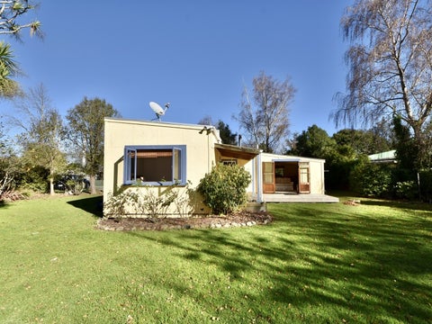 279 High Street North, Carterton