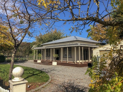 5 Clifton Avenue, Carterton
