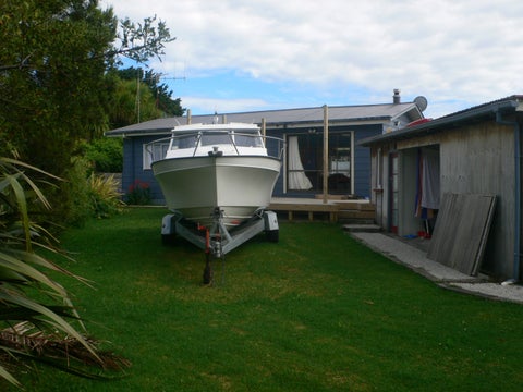 44 Wallis Street, Raglan