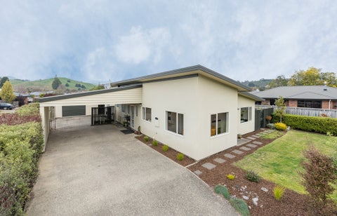 55 Lord Auckland Road, Wakefield