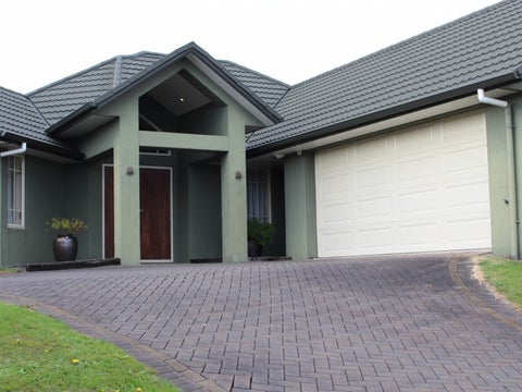 18 Parkwood Place, Huntington, Hamilton