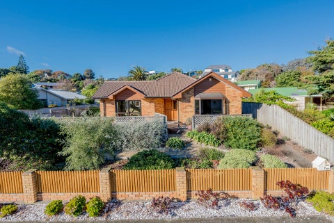 7 Hicks Crescent, Waikanae Beach, Waikanae