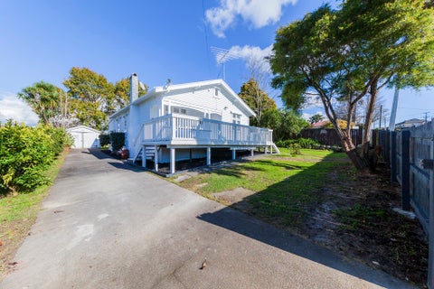 14 Lincoln Park Avenue, Massey, Auckland