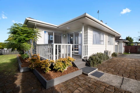 1/3 Tyndrum Place, Highland Park, Auckland