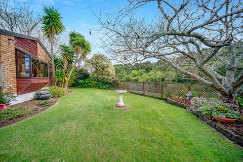 2/47 Headcorn Place, Botany Downs, Auckland