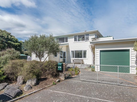 8 Te Miti Street, Paekakariki