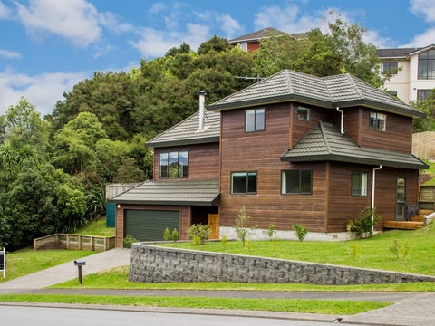 5 Joseph Banks Drive, Whitby, Porirua