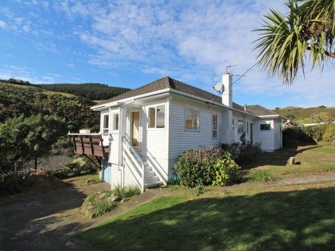7 Raroa Terrace, Tawa, Wellington