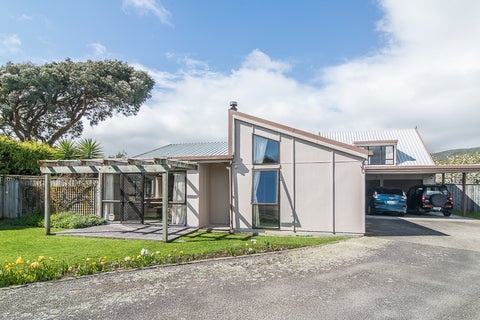 10 Charnwood Grove, Waikanae