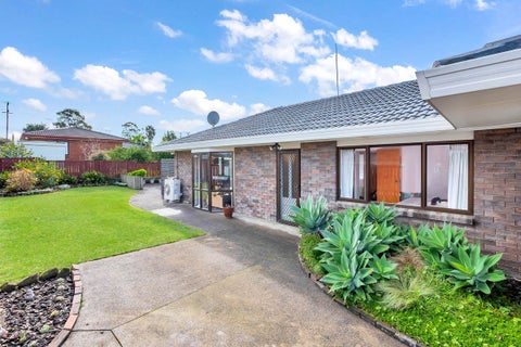 2/4 Spring Grove, Henderson, Auckland