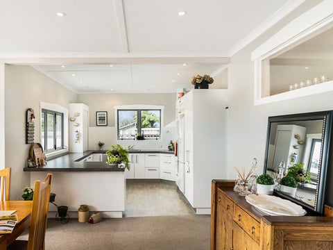 7 Burns Street, Westown, New Plymouth