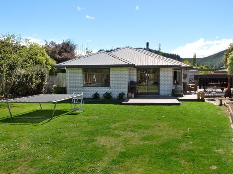11 Mayer Crescent, Wakefield