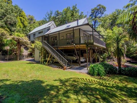 7 Tiniroa Grove, Silverstream, Upper Hutt