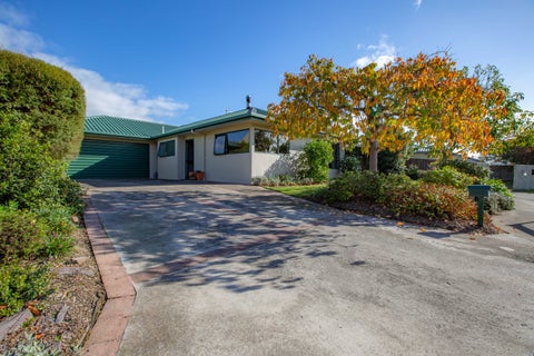 26 Maple Crescent, Richmond