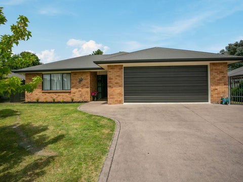 14 Grace Avenue, Leamington, Cambridge