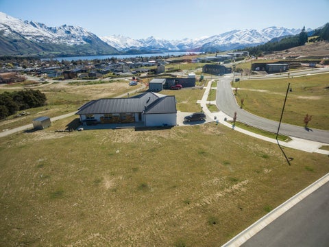 8 Barclay Place, Wanaka