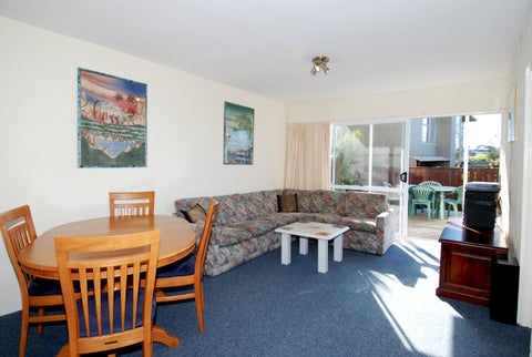 1/12 Cruickshank Crescent, Meadowbank, Auckland