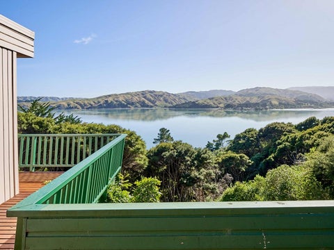4 Luff Place, Whitby, Porirua