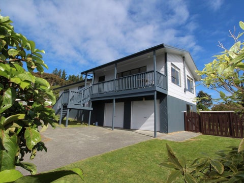 6 Bight Place, Whitby, Porirua
