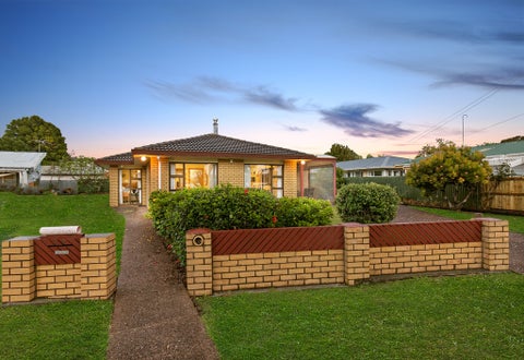 29 Kiwi Esplanade, Mangere Bridge, Auckland