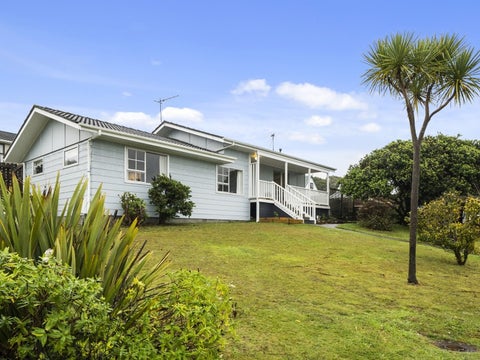208 Staithes Drive South, Whitby, Porirua