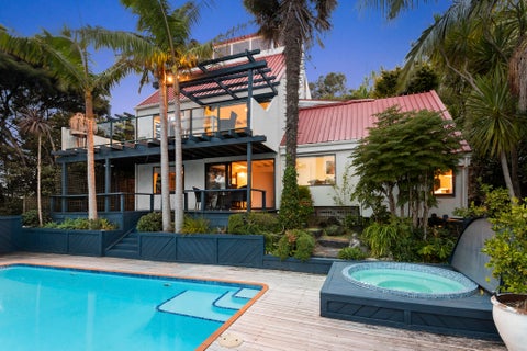 12 Amelia Place, Beach Haven, Auckland