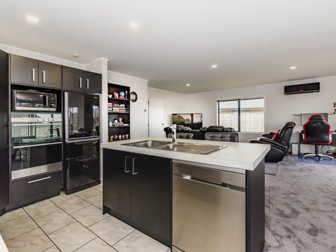 93 Waterstone Avenue, Paraparaumu