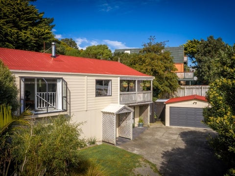 62 Omapere Street, Whitby, Porirua