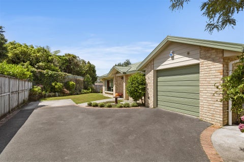 1C Kereru Bend, Tawa, Wellington