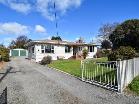 127 Lincoln Road, Carterton