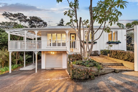 2/43 Aeroview Drive, Beach Haven, Auckland