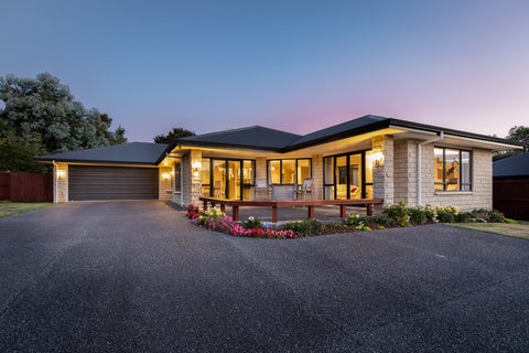 10 Grace Avenue, Leamington, Cambridge