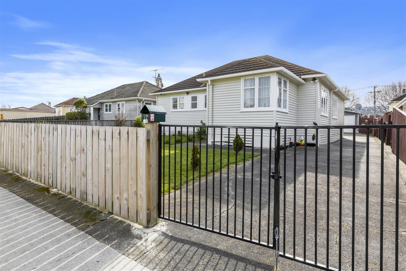 17 Hewer Crescent, Naenae, Lower Hutt - Carousel 1