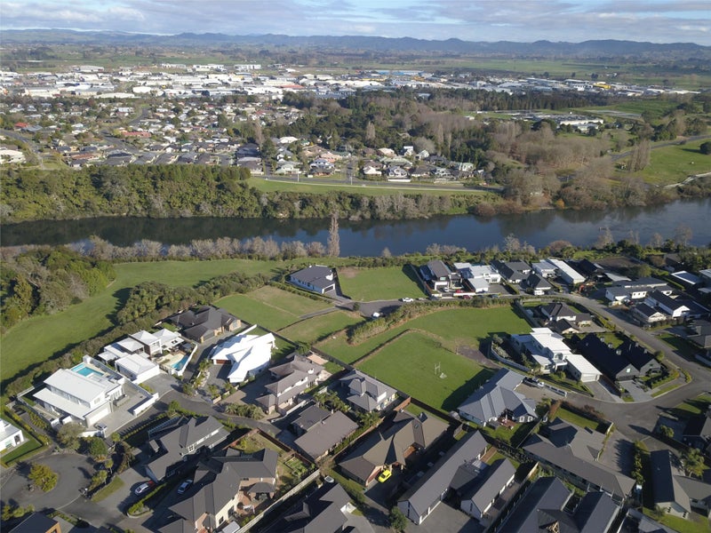 15 Riverside Lane, Flagstaff, Hamilton - Carousel 2