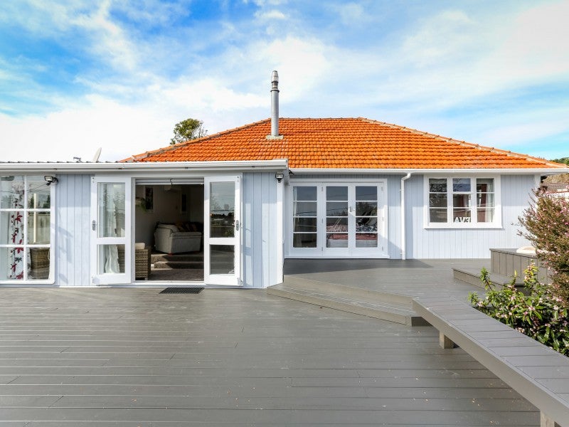 115 Glenpark Avenue, Frankleigh Park, New Plymouth - Carousel 1