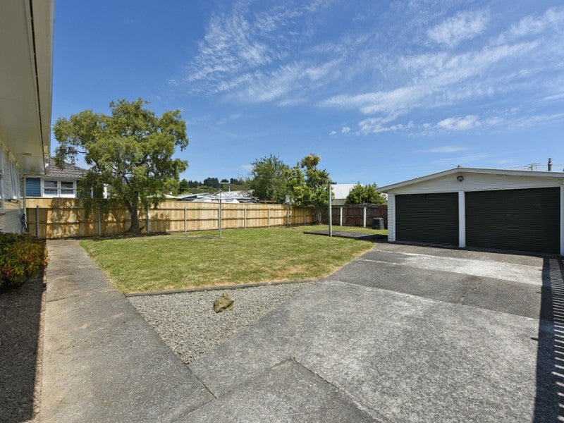 12 Moeraki Road, Maoribank, Upper Hutt - Carousel 16