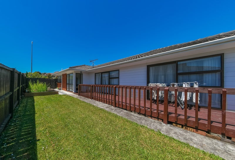 1/63 Aviemore Drive, Highland Park, Auckland - Carousel 2