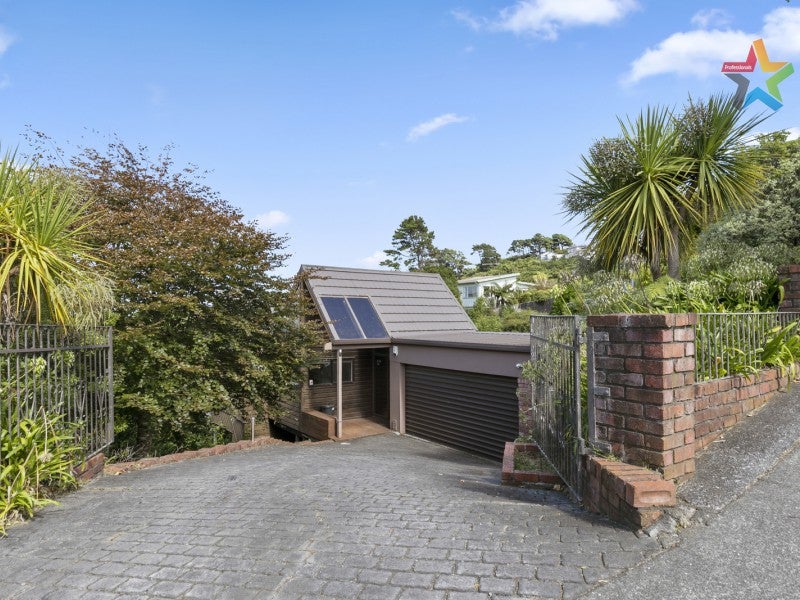 4 Matuhi Street, Tirohanga, Lower Hutt - Carousel 1