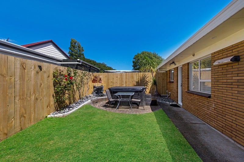 1/5 Challen Close, Conifer Grove, Takanini - Carousel 14