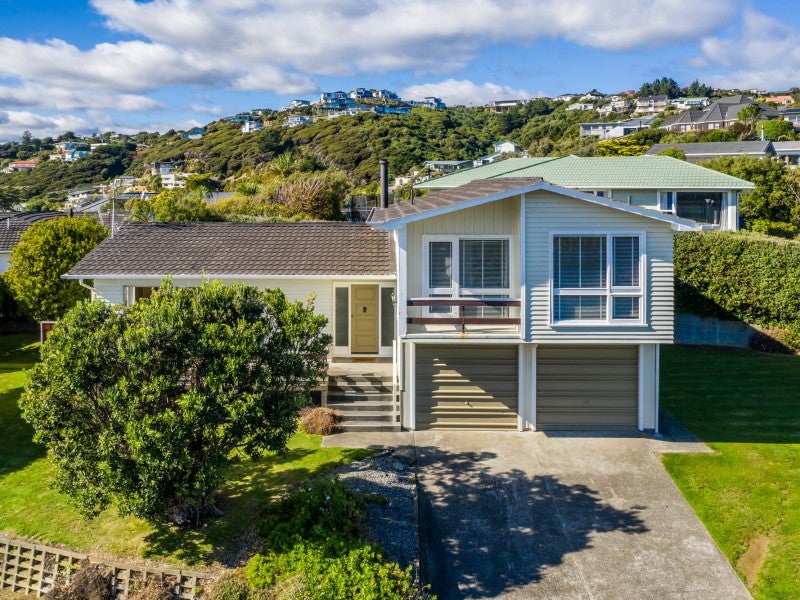 2 Doon Grove, Papakowhai, Porirua - Carousel 1