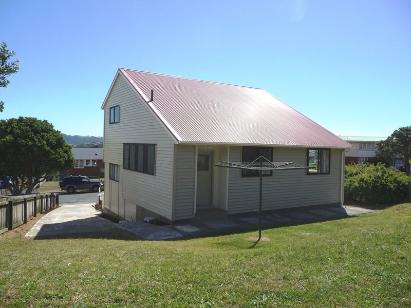 88 Waihora Crescent, Waitangirua, Porirua - Carousel 2