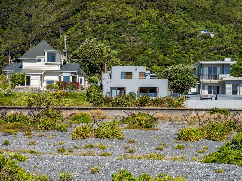 20 Pukatea Street, Eastbourne, Lower Hutt - Carousel 2
