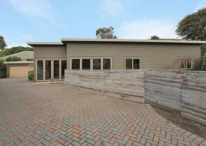 32 Menin Road, Raumati South, Paraparaumu - Carousel 1