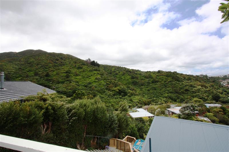 2/14 Doris Gordon Crescent, Crofton Downs, Wellington - Carousel 1