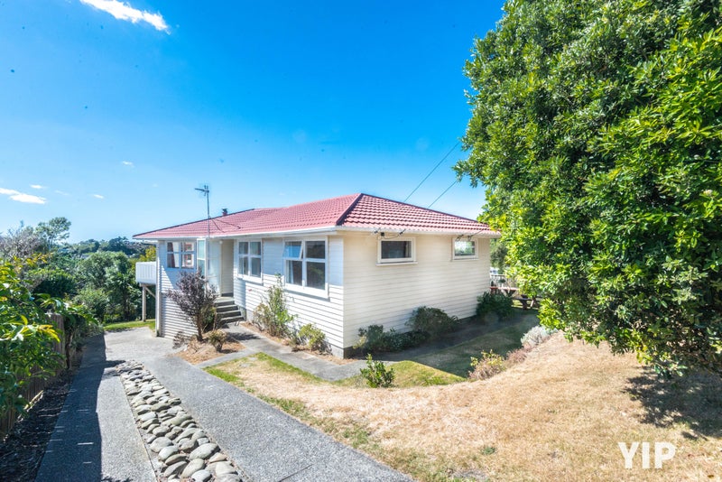 18 Jane Grove, Paparangi, Wellington - Carousel 1