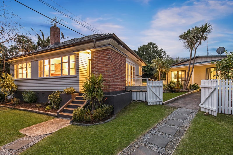 9 Ajax Street, Narrow Neck, Auckland - Carousel 1