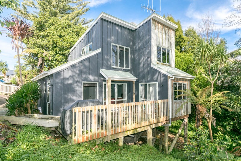 11A Golden Place, Fairfield, Hamilton - Carousel 1
