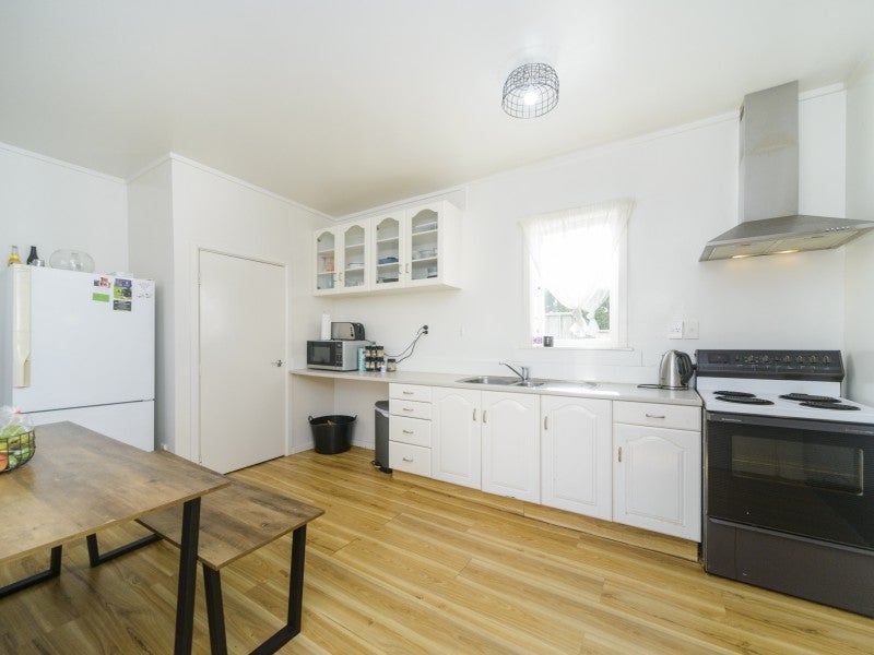 29 Chelwood Street, Takaro, Palmerston North - Carousel 2